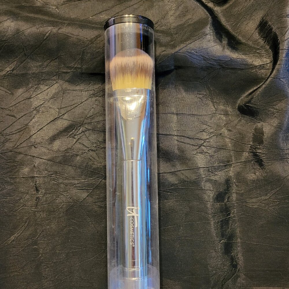 IT Flawless Foundation brush #201